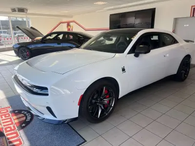 Nouă Dodge Charger 500 kW (680 CP) 2026 Alb Hatchback
