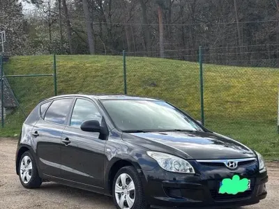 Gebraucht Hyundai i30 110 PS (80 kW) 2010 Schwarz Kleinwagen