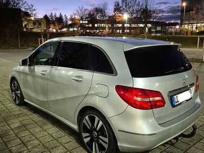 Usata Mercedes B180 109 CV (80 kW) 2012 Argento Monovolume