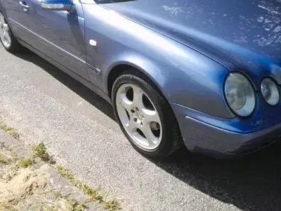 Gebraucht Mercedes CLK200 136 PS (100 kW) 1998 Blau Cabrio