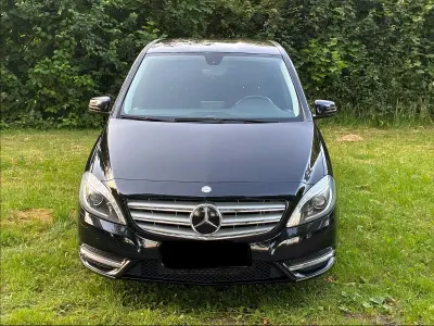 Gebraucht Mercedes B180 122 PS (89 kW) 2014 Schwarz Kleinwagen