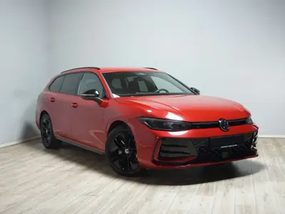Używany VW Passat R-line 193 KM (141 kW) 2024 Czerwony Kombi