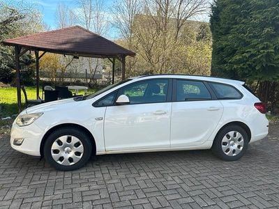 Gebraucht Opel Astra 126 PS (92 kW) 2011 Weiß Kombi
