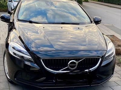 Second-hand Volvo V40 Momentum 120 CP (88 kW) 2016 Negru Berlinǎ