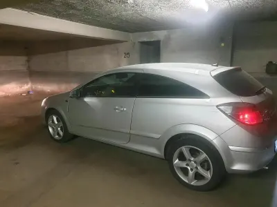 Gebraucht Opel Astra GTC 140 PS (102 kW) 2009 Silber Coupé