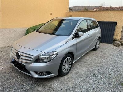 Gebraucht Mercedes B200 156 PS (114 kW) 2012 Silber Van / Kleinbus