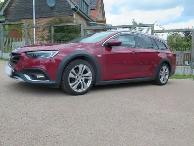 Gebraucht Opel Insignia Country Tourer Exklusiv 170 PS (125 kW) 2017 Rot Kombi
