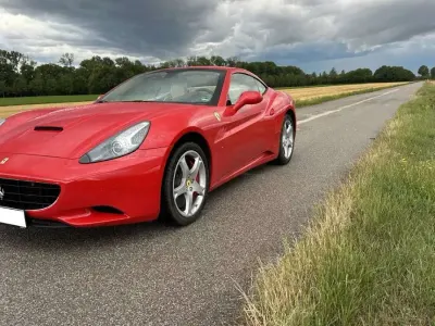 Second-hand Ferrari California 460 CP (338 kW) 2012 Roșu Cabrio