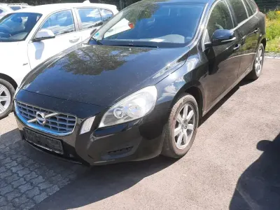 Gebraucht Volvo V60 163 PS (119 kW) 2011 Schwarz Kombi