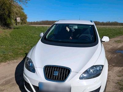 Second-hand Seat Altea XL 105 CP (77 kW) 2012 Alb Monovolum