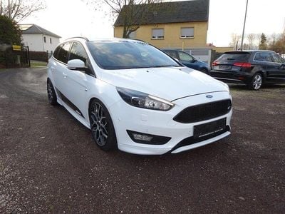 Weiß Gebraucht 2018 Ford Focus ST-Line Limousine | 14.999 € (Fairer Preis)