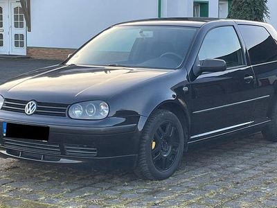 Schwarz Gebraucht 2001 VW Golf IV Kleinwagen | 2.200 € (Etwas zu teuer)