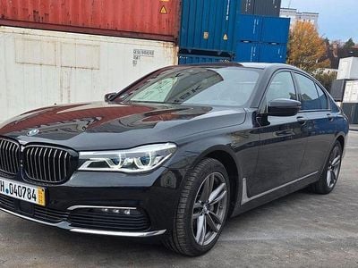 Schwarz Gebraucht 2018 BMW 730 Sport Line Limousine | 28.900 €