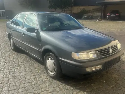 Gebraucht VW Passat Family 90 PS (66 kW) 1994 Grau Limousine