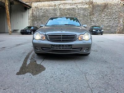 Gebraucht Mercedes C220 Avantgarde 150 PS (110 kW) 2006 Gold Limousine