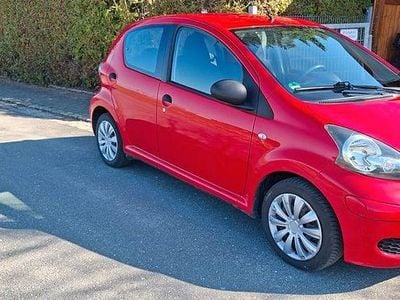 Gebraucht Toyota Aygo 69 PS (50 kW) 2009 Rot Kleinwagen