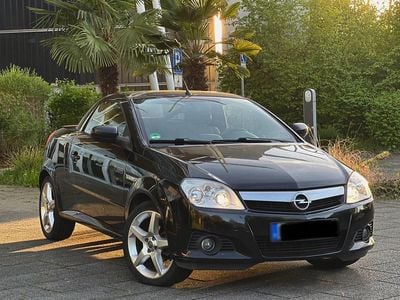 Usata Opel Tigra 125 CV (91 kW) 2004 Nero Cabrio
