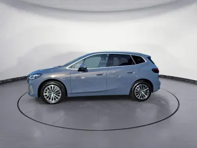 Neu BMW 218 Active Tourer Luxury Line 136 PS (100 kW) 2026 Grau Van / Kleinbus