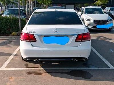Weiß Gebraucht 2015 Mercedes E200 Limousine | 13.900 € (Etwas zu teuer)