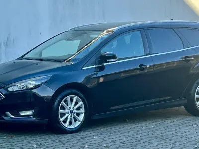 Gebraucht Ford Focus Titanium 120 PS (88 kW) 2016 Schwarz Kombi