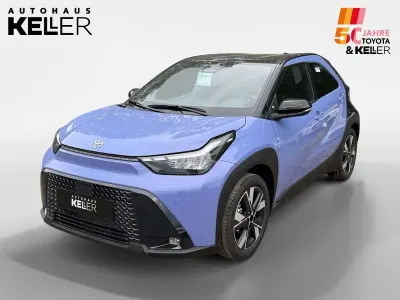 Neu Toyota Aygo X 117 PS (86 kW) 2026 Urban khaki / black SUV