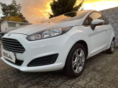 Gebraucht Ford Fiesta 80 PS (58 kW) 2014 Weiß Kleinwagen