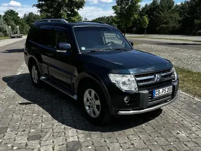 Gebraucht Mitsubishi Pajero Intense 200 PS (147 kW) 2009 Grün SUV