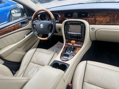 Jaguar XJ6