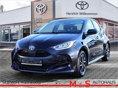 Gebraucht Toyota Yaris Hybrid Team 116 PS (85 kW) 2022 Schwarz Limousine