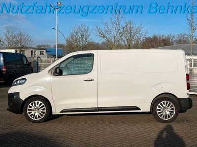 Weiss Gebraucht 2021 Opel Vivaro Van / Kleinbus | 16.006 € (Teuer)