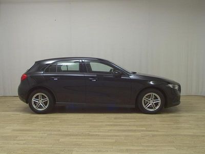 Second-hand Mercedes A180 116 CP (85 kW) 2022 Negru Berlinǎ