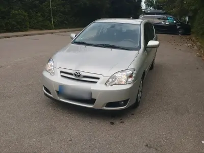 Gebraucht Toyota Corolla 97 PS (71 kW) 2004 Silber Kleinwagen