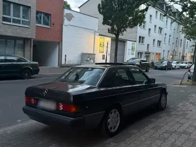 Gebraucht Mercedes 190 122 PS (89 kW) 1991 Schwarz Limousine