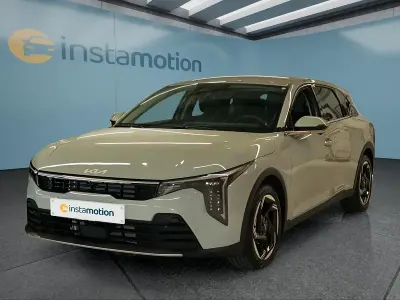 Neu Kia K4 Spirit 150 PS (110 kW) 2026 Grau Kleinwagen