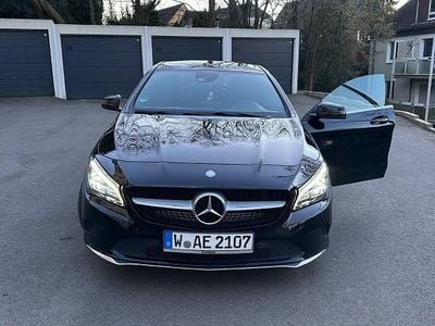Gebraucht Mercedes CLA180 Shooting Brake Urban 122 PS (89 kW) 2017 Schwarz Kombi
