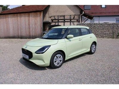 Neu Suzuki Swift Club 61 PS (44 kW) 2025 Gelb Kleinwagen