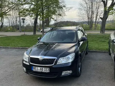 Gebraucht Skoda Octavia Ambiente 140 PS (102 kW) 2011 Schwarz Kombi