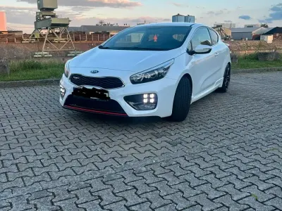 Gebraucht Kia Ceed GT-Track 204 PS (150 kW) 2014 Weiß Kleinwagen