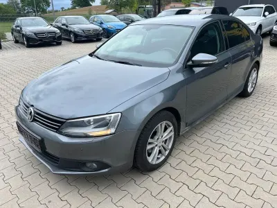 Gebraucht VW Jetta Comfortline 105 PS (77 kW) 2012 Grau Limousine