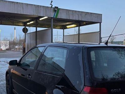 Schwarz Gebraucht 2001 VW Golf IV Limousine | 1.750 € (Guter Preis)