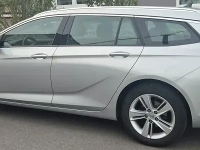Używany Opel Insignia Business 122 KM (89 kW) 2023 Srebrny Kombi