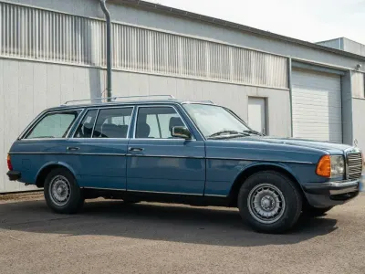 Używany Mercedes E230 136 KM (100 kW) 1983 Niebieski Kombi