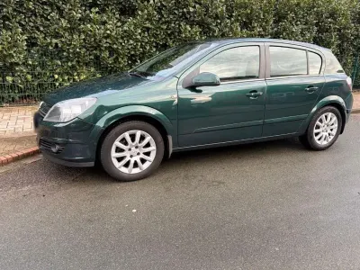 Usata Opel Astra 115 CV (84 kW) 2004 Verde Utilitaria