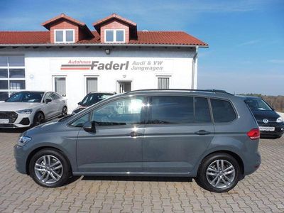 Neu VW Touran Comfortline 150 PS (110 kW) 2025 Grau Van / Kleinbus