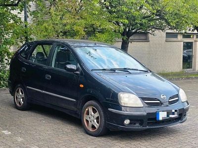 Nissan Almera Tino