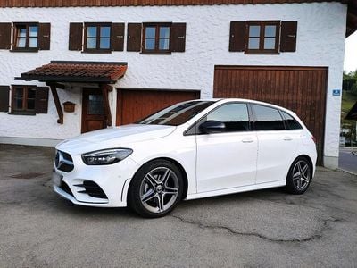 Używany Mercedes B200 AMG line 163 KM (119 kW) 2022 Biały Minivan