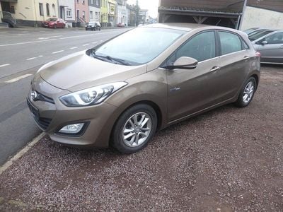 Braun Gebraucht 2012 Hyundai i30 Limousine | 4.900 € (Fairer Preis)