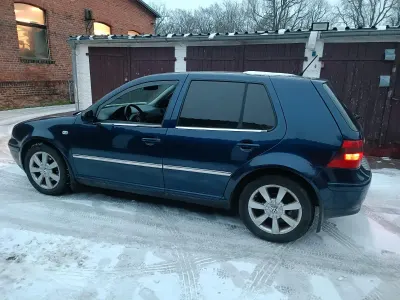 Używany VW Golf IV 101 KM (74 kW) 2003 Niebieski Sedan/Limuzyna