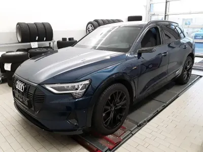 Używany Audi e-tron S-Line 300 kW (408 KM) 2022 Niebieski SUV