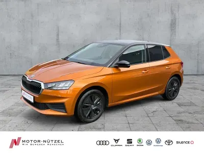 Gebraucht Skoda Fabia Ambition 95 PS (69 kW) 2022 Phoenixorange premium metallic blackmagic perleffekt Kleinwagen